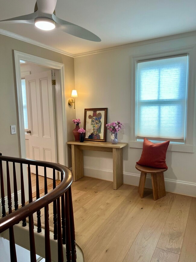 Photo - 214 Bowen St