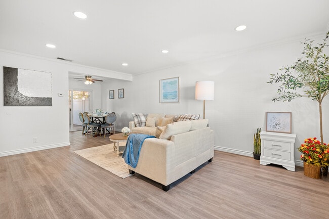 Building Photo - 734 Claraday St Unit 3