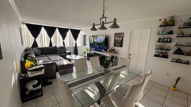 Photo - 1301 NE Miami Gardens Dr