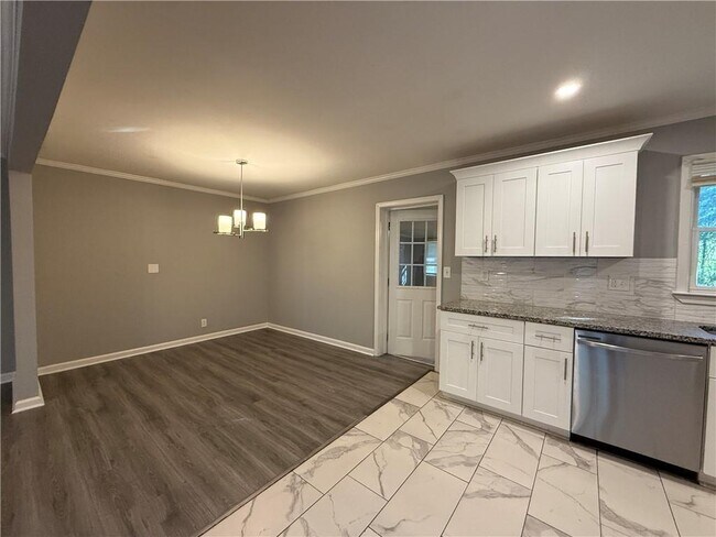 Photo - 1576 Carolyn Dr SW