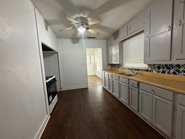 Photo - 1656 McGregor Ave