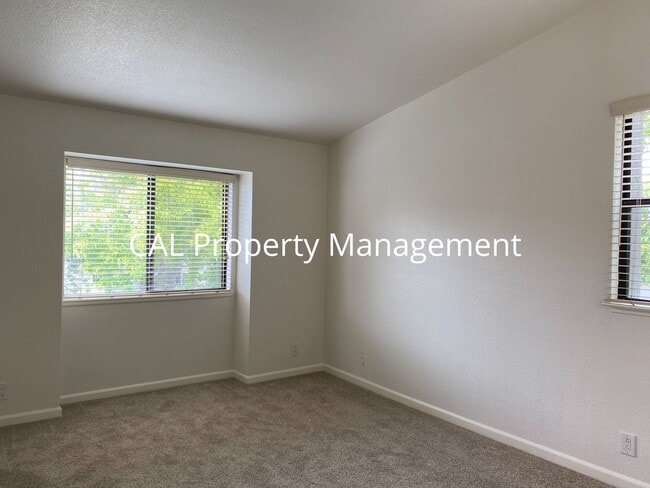 Photo - 405 Tyler Pl Unit P
