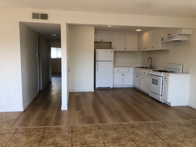 Photo - 1100-1108 E Lexington Ave Apartamentos