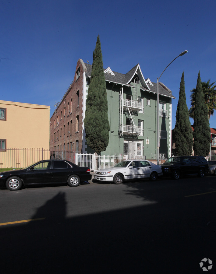 Photo - 823 S Bonnie Brae St Apartments