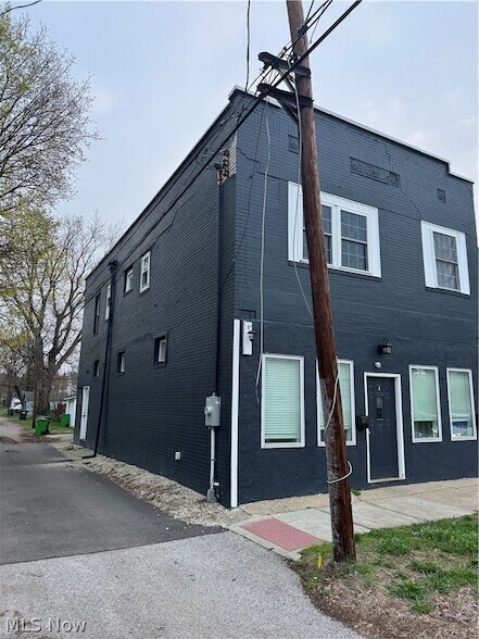 667 W Park Ave