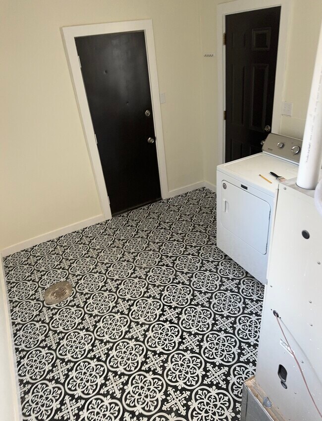 Photo - 695 Iowa Ave