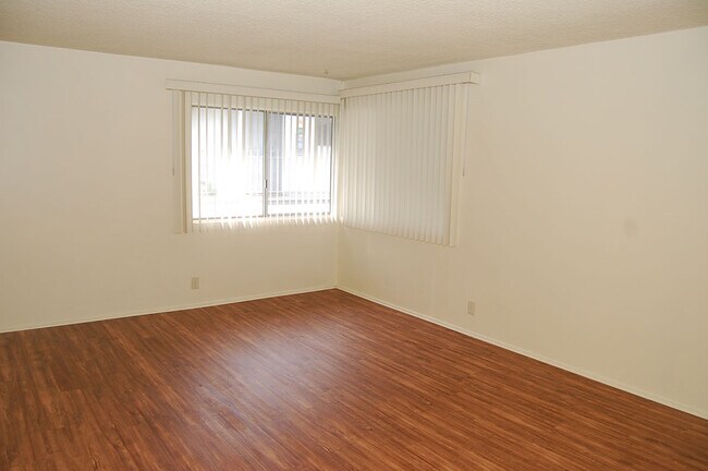 living room - 2 - 226 N Cedar St Unit 4