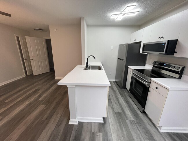 Building Photo - 803 6th Ave S Unit A