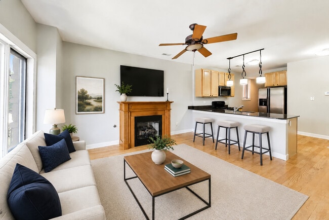 Photo - 2455 W Arthington St Unit 2