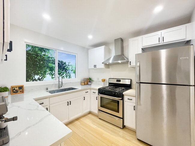 Photo - 2414 Effie St