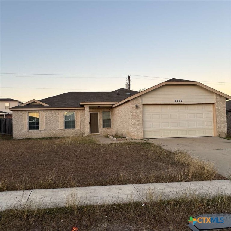 Photo - 3703 Fieldcrest Dr House