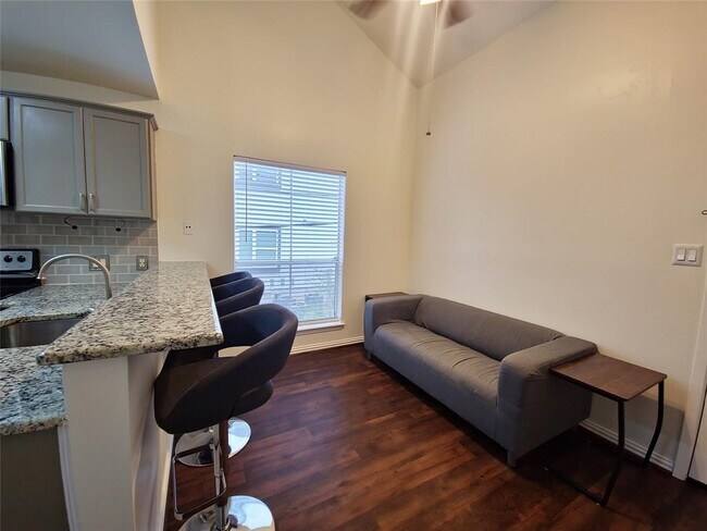 Photo - 2313 Longview St Unit 205