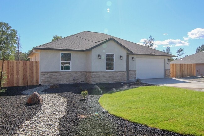 Modern Redding Home! - Modern Redding Home!