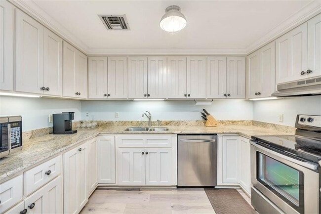 Photo - 1 Marina Dr Unidad 301