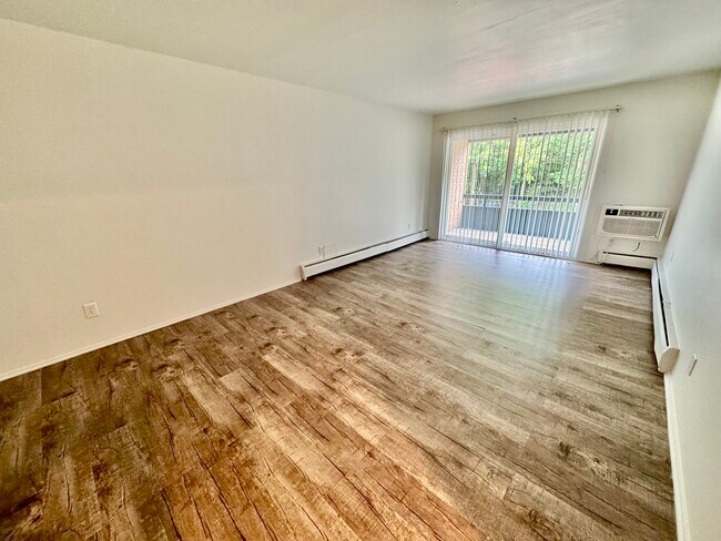 Photo - 311 Jarvis Street