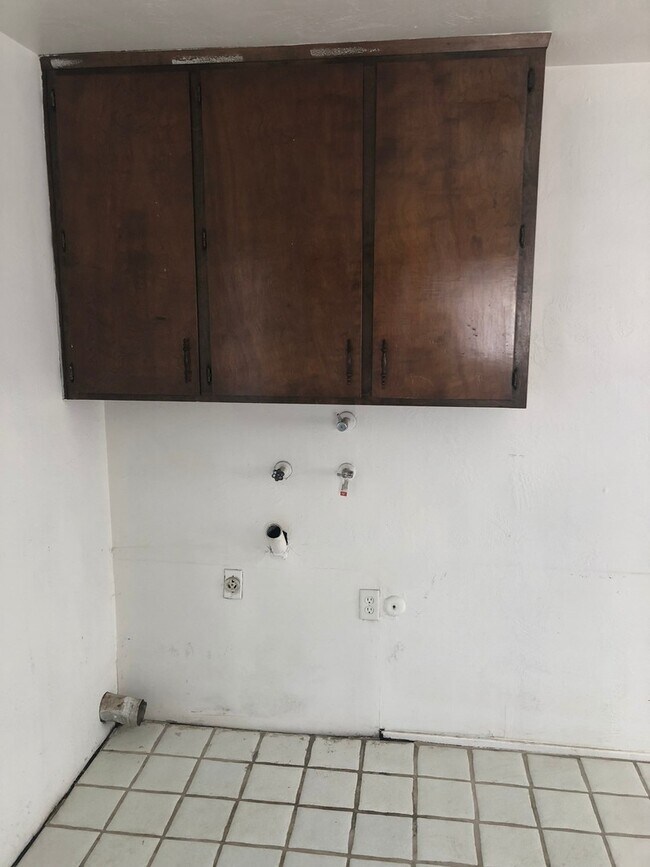 103/104 310 W. Bardsley Apartment Unit 5 Tulare, CA