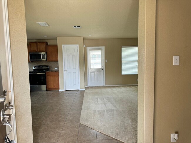 Photo - 1411 Dry Eagle