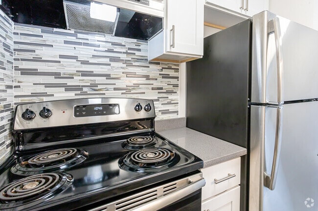 Kitchen - Pleasant Park Apartments