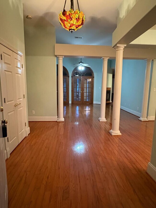 Photo - 533 Stonemason Dr