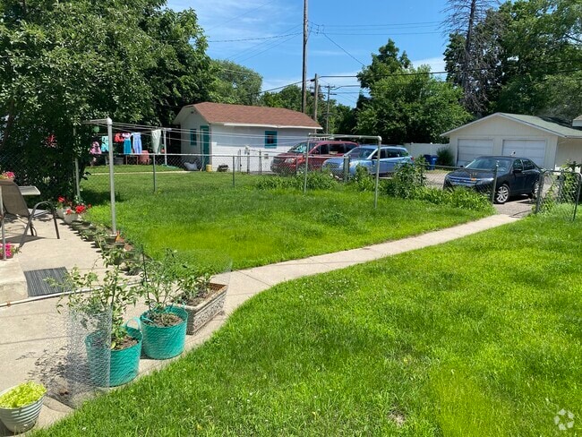Backyard - 712 Washington Memorial Dr Rental