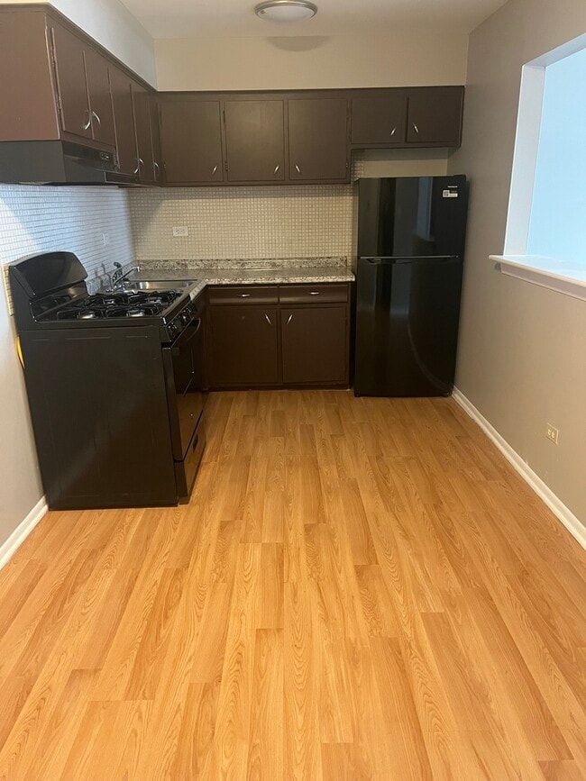 Photo - 8817 S Roberts Rd Unit 7