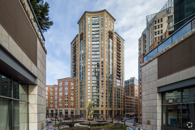 675 S President St - The Vue