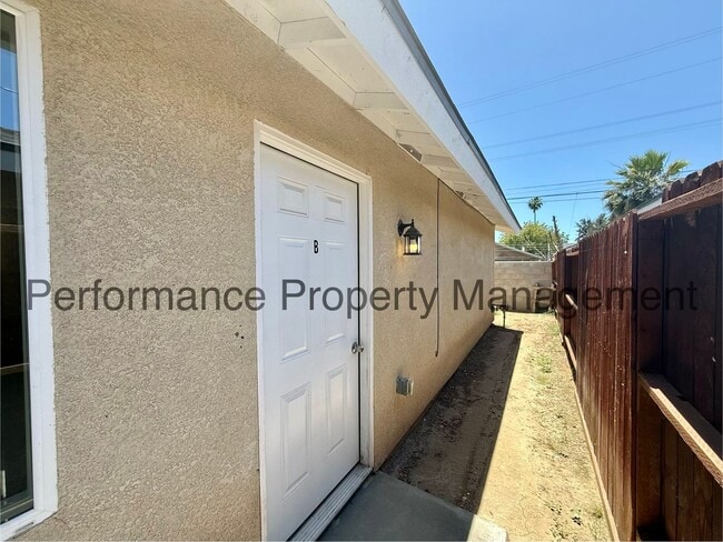 Building Photo - 1417 Oregon St Unit B