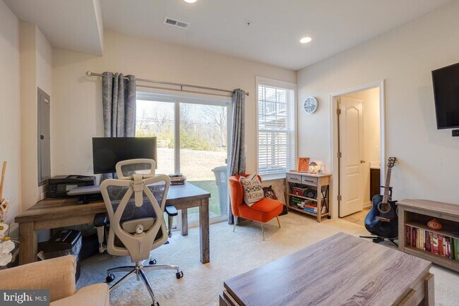 Photo - 9002 Spruce Tree Ln