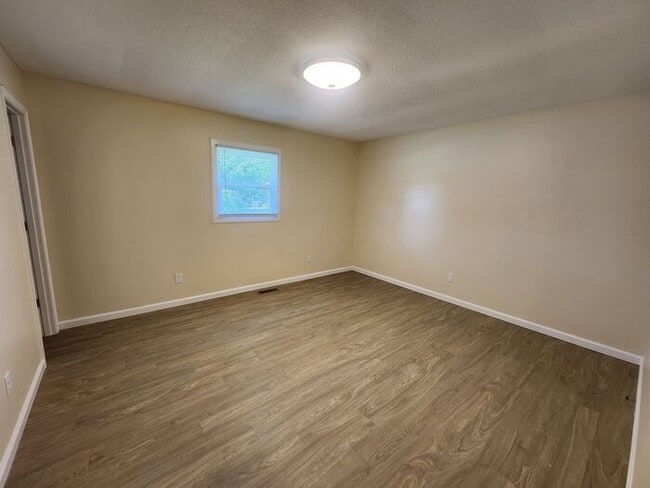 Photo - Updated-Pets Welcome-Pay Electric ONLY!