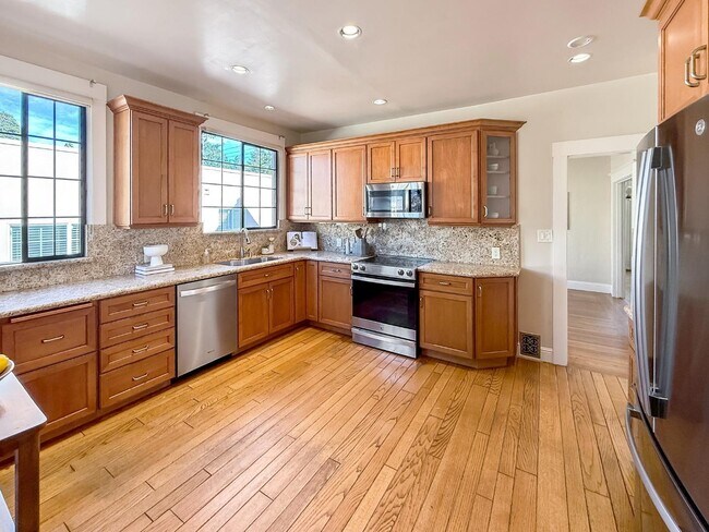 Photo - 2104 Carmelita Ave