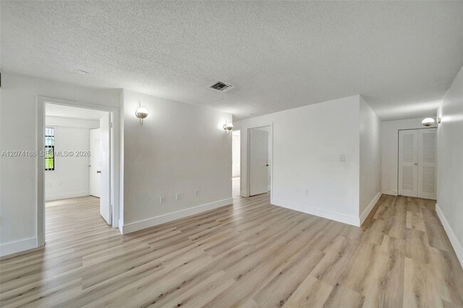 Building Photo - 777 SW 9th Ave Unit 301