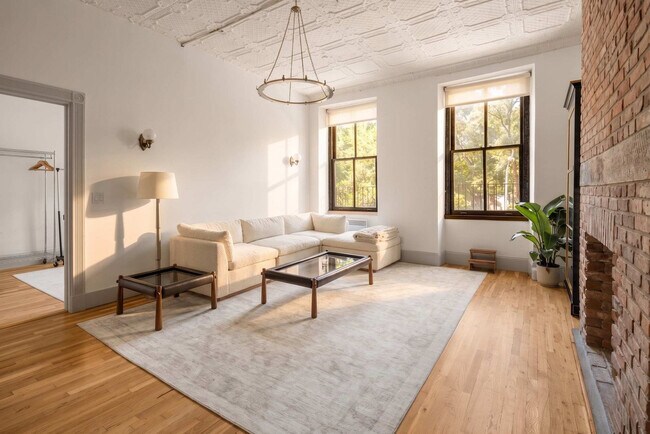 185 East Broadway-SI ID1541438P