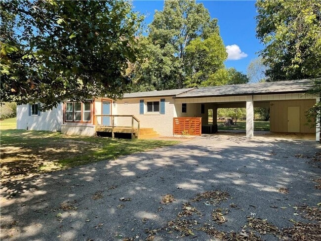 Building Photo - Secluded 3 Bedroom Home Near Lake Fayettev...