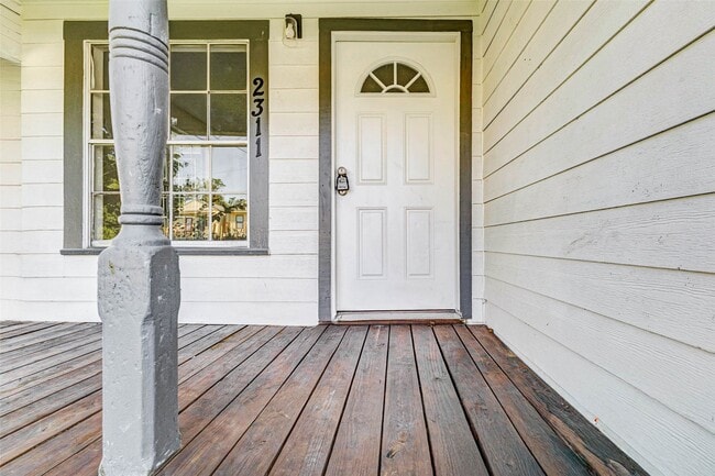 Photo - 2311 Wavell St