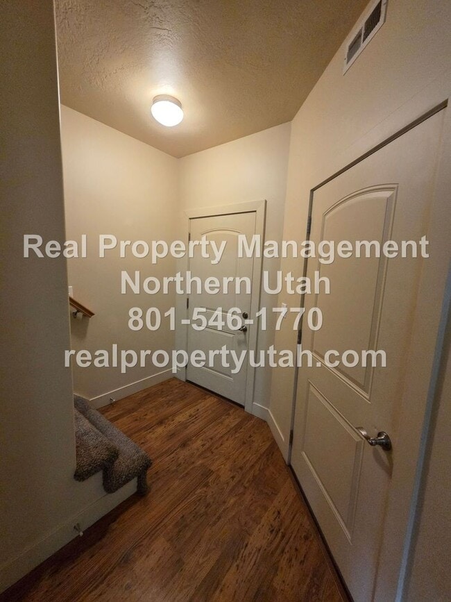 Photo - 3 Bedroom 2 Bath Townhome in West Haven Av...