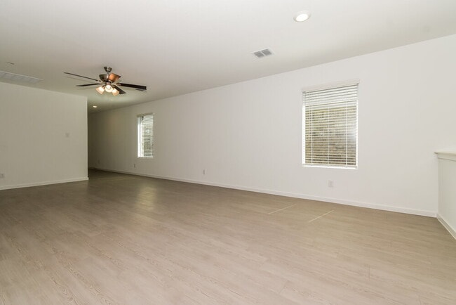 Photo - 1719 Crossbill St