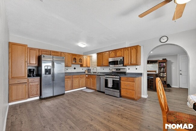 Photo - 475 E 12th St