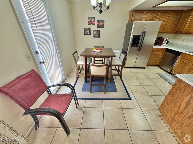 Building Photo - 5576 W Rochelle Ave. Unit 31B Rental