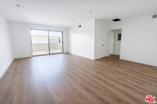 Photo - 605 San Vicente Blvd Unidad 308