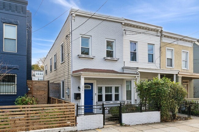 Photo - 2241 Prout St SE