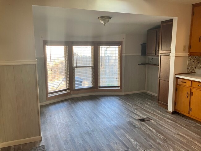 Photo - 143 E 2nd St