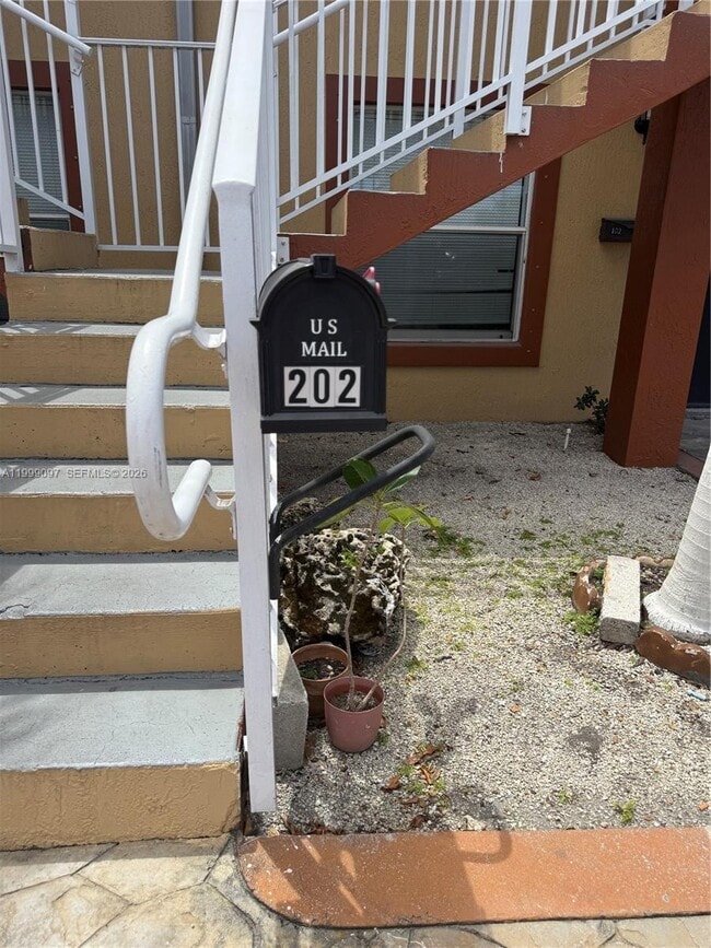 Photo - 128 W 21st St Unit 202