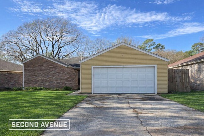 Building Photo - 23507 Canyon Lake Dr