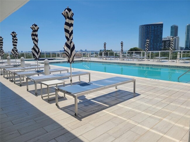 Photo - 4250 Biscayne Blvd Unidad 711