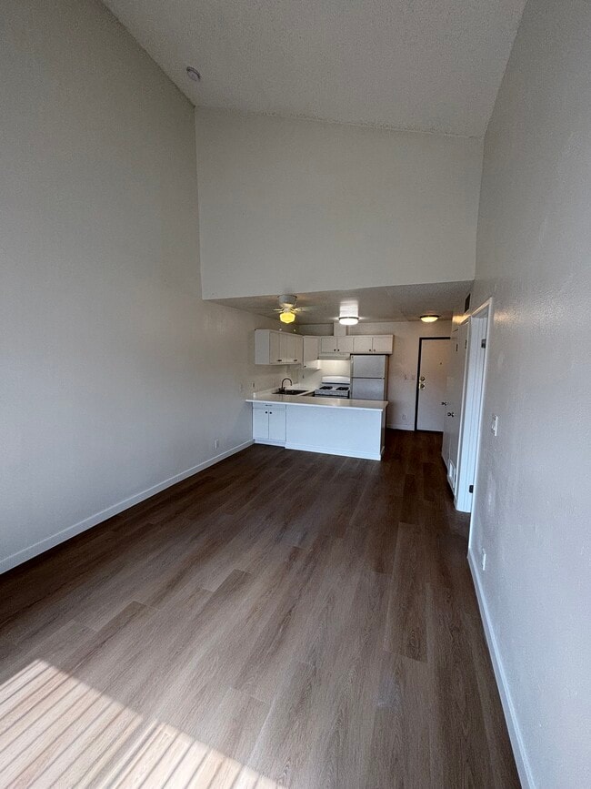 Photo - 846-854 S Berendo St