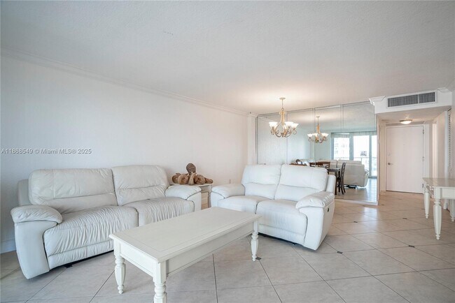 Photo - 5701 Collins Ave Unidad 405