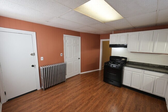 421 Seaver St Unit 3