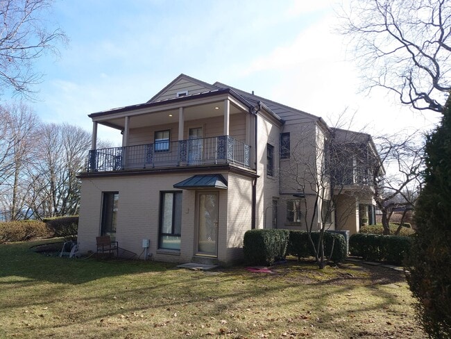 Photo - 3222 E Hampshire St