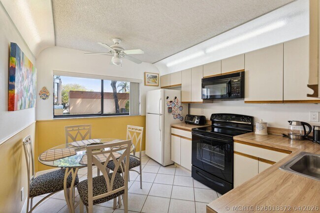 Photo - 15301 Pembridge Ave Unit 43