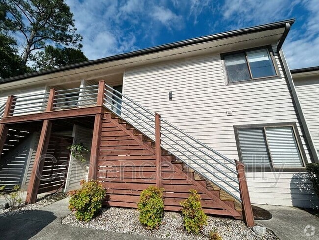Building Photo - 1507 Military Cutoff Rd Unit Apt 207